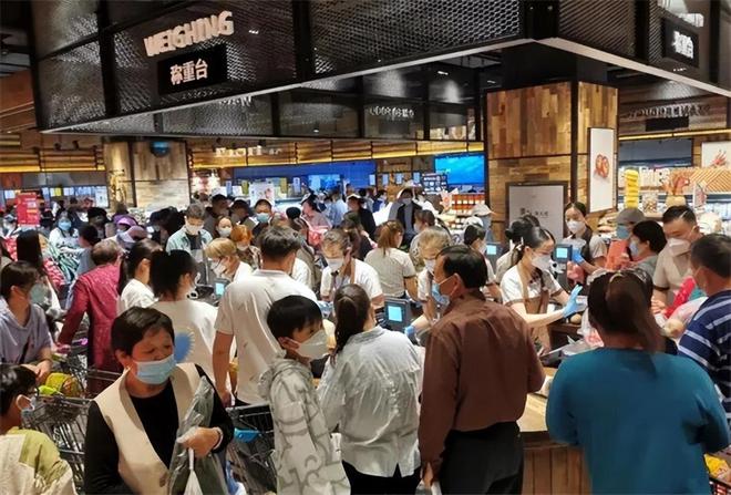 胖东来服务细节标准_服务于顾客，胖东来如何做好行业标杆_胖东来服务创新举措