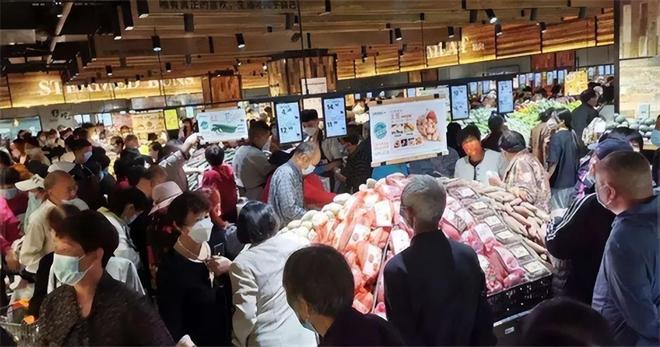 服务于顾客，胖东来如何做好行业标杆_胖东来服务创新举措_胖东来服务细节标准