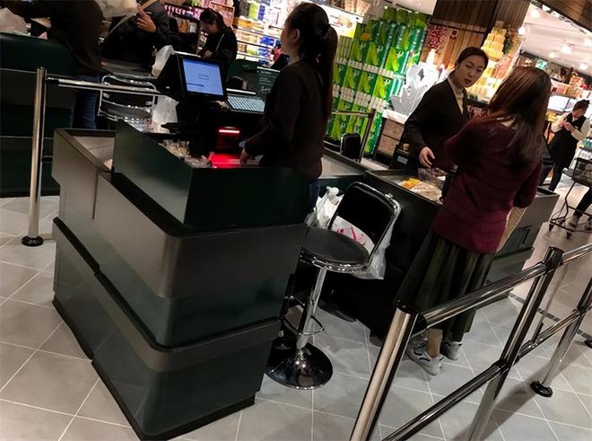 胖东来服务细节标准_服务于顾客，胖东来如何做好行业标杆_胖东来服务创新举措