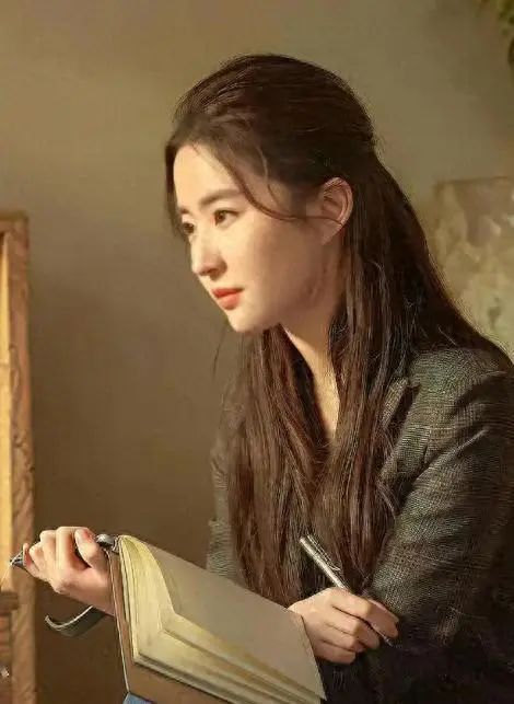 刘亦菲的个人生活与隐私_我与外婆的隐私生活_偷窥高层夫妻隐私生活