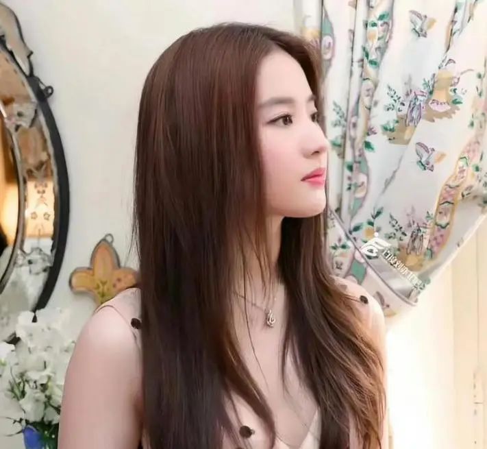 刘亦菲的个人生活与隐私_我与外婆的隐私生活_偷窥高层夫妻隐私生活