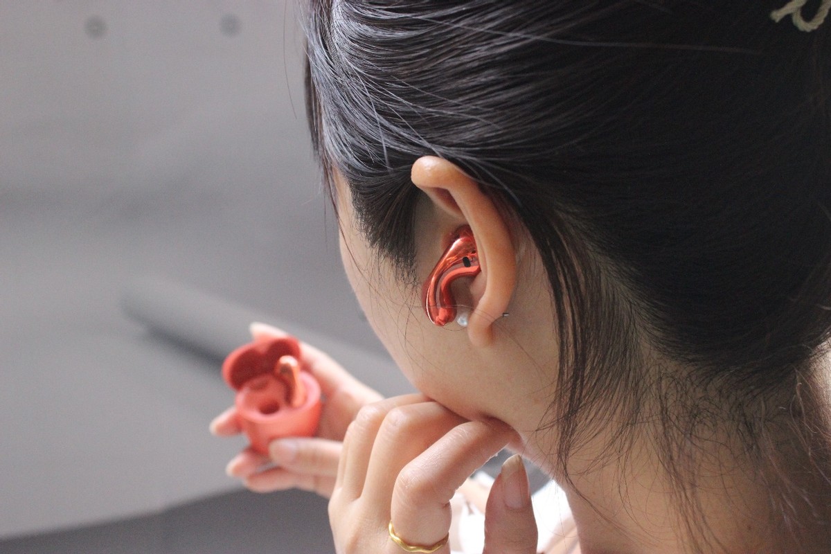 华为耳机舒服吗_评测华为FreeBuds：耳机音质与舒适度_华为耳机舒适度好吗