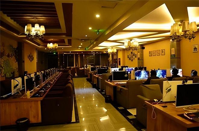 保时捷车视频欣赏_探寻保时捷的速度与激情背后_速度于激情2童话村