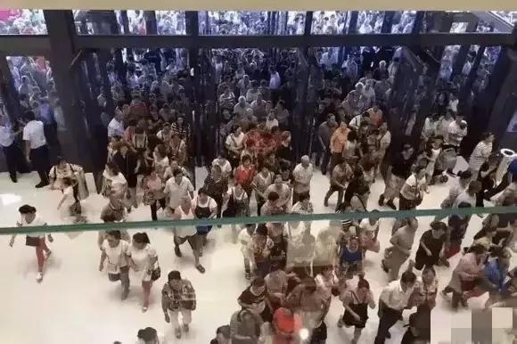 胖东来超市经营理念服务态度_胖东来的服务理念：不仅是满足，更是超越_胖东来超市的服务精神