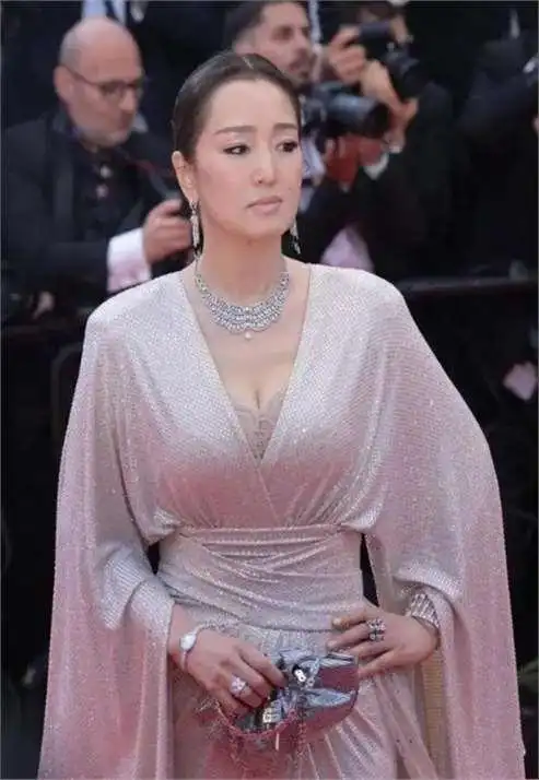 张敏的时尚风格与红毯魅力_张敏的时尚风格与红毯魅力_张敏的时尚风格与红毯魅力