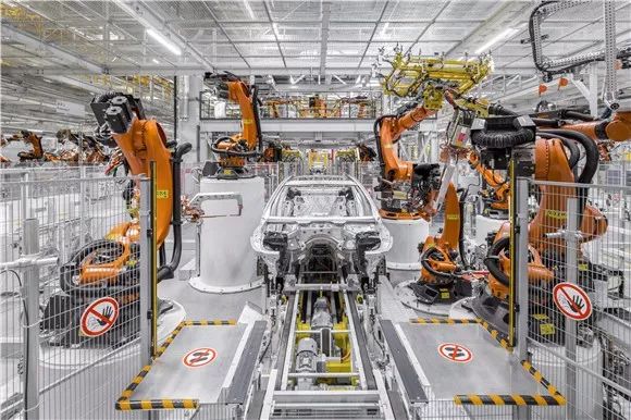 为什么全新BMW 5系是中大型豪华轿车的安全典范？_典范2021款自动进取型_为什么全新BMW 5系是中大型豪华轿车的安全典范？