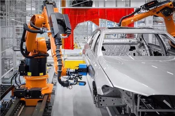 为什么全新BMW 5系是中大型豪华轿车的安全典范？_典范2021款自动进取型_为什么全新BMW 5系是中大型豪华轿车的安全典范？