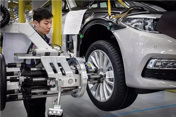 典范2021款自动进取型_为什么全新BMW 5系是中大型豪华轿车的安全典范？_为什么全新BMW 5系是中大型豪华轿车的安全典范？