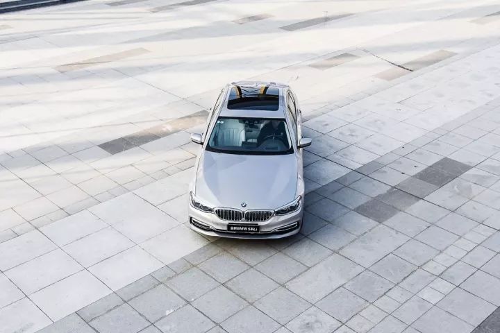 典范2021款自动进取型_为什么全新BMW 5系是中大型豪华轿车的安全典范？_为什么全新BMW 5系是中大型豪华轿车的安全典范？