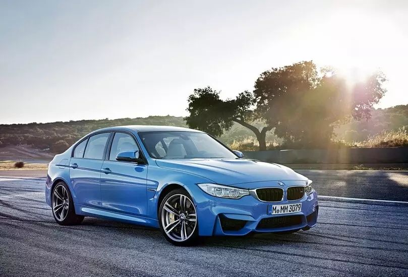 为什么全新BMW 5系是中大型豪华轿车的安全典范？_典范2021款自动进取型_为什么全新BMW 5系是中大型豪华轿车的安全典范？