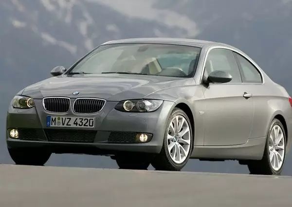 为什么全新BMW 5系是中大型豪华轿车的安全典范？_典范2021款自动进取型_为什么全新BMW 5系是中大型豪华轿车的安全典范？