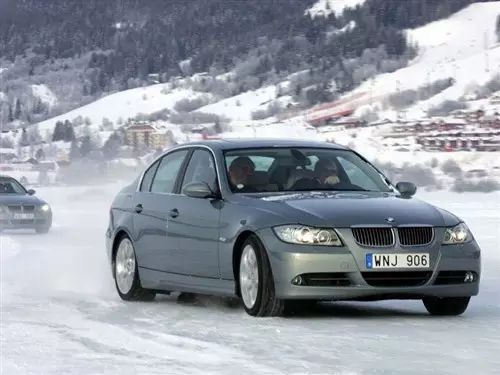 为什么全新BMW 5系是中大型豪华轿车的安全典范？_为什么全新BMW 5系是中大型豪华轿车的安全典范？_典范2021款自动进取型