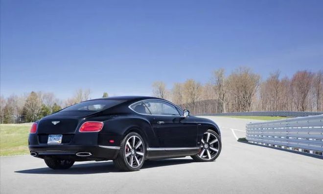 宾利的寓意和设计理念_宾利的logo寓意_宾利，奢侈品与汽车艺术的象征