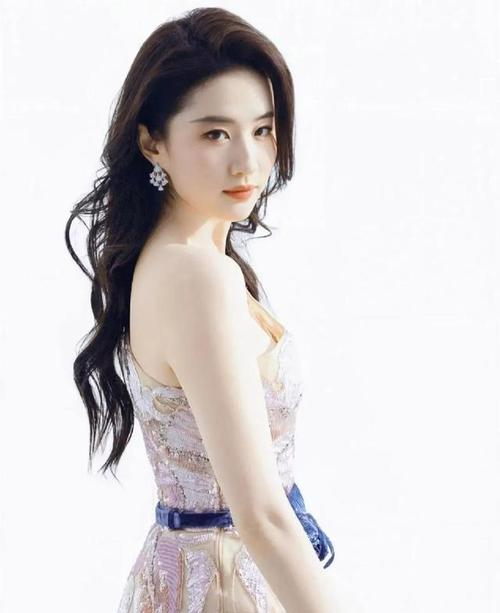 刘亦菲新造型_刘亦菲的自我突破与创新_刘亦菲转型