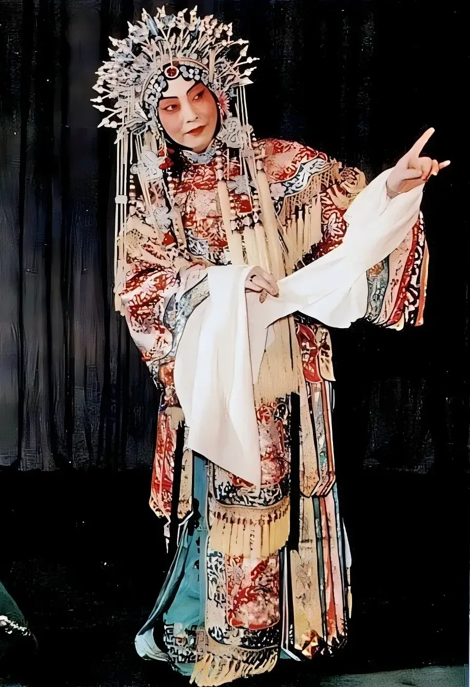 杨贵妃的爱情与历史的交织_杨贵妃爱情杂剧_杨贵妃的爱情小说