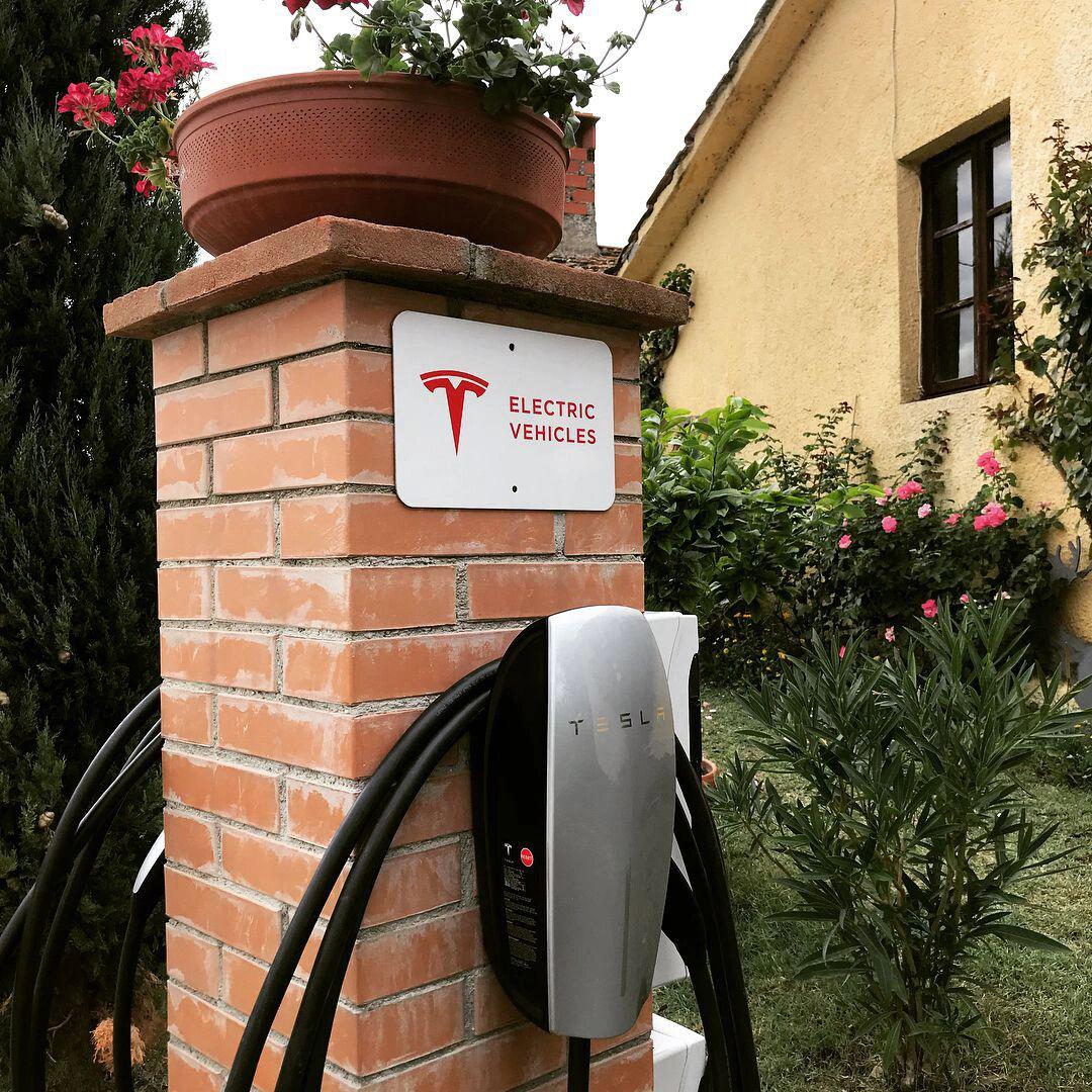 特斯拉二代充电桩助你畅享电动驾驶之旅