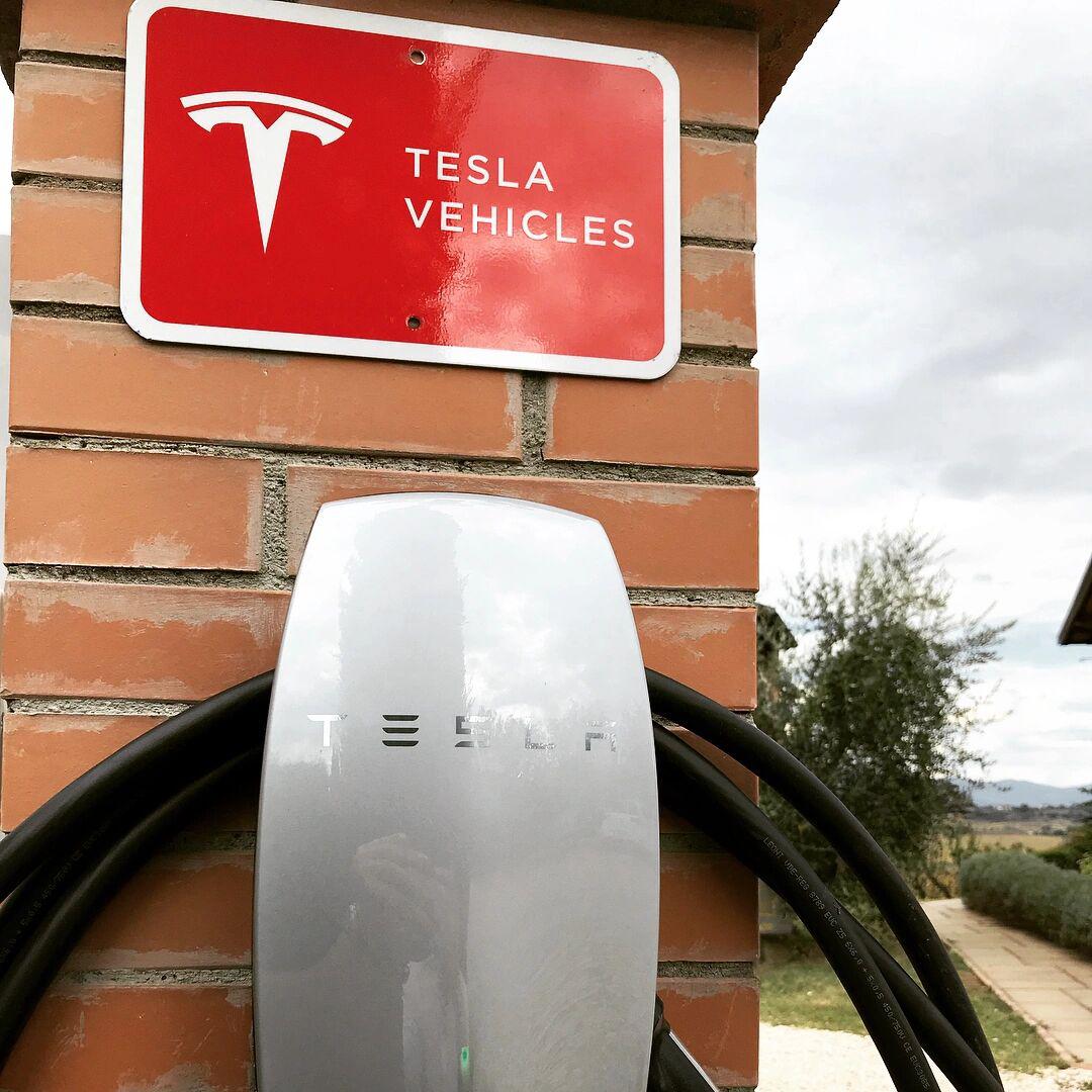 特斯拉二代充电桩助你畅享电动驾驶之旅