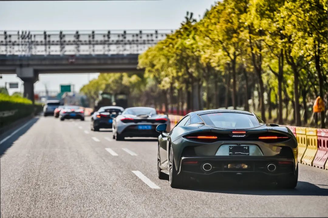 速派迈腾驾驶感受_春风150乐趣版和劲趣版_迈凯伦的运动版车型与驾驶乐趣