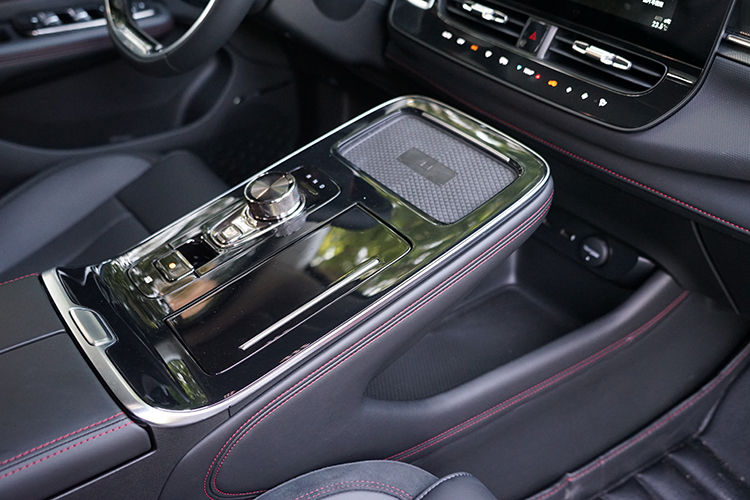 试驾广汽埃安AION V 续航可达600km且不止这些