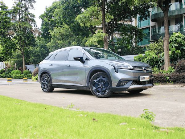 体验广汽埃安AION UT的驾驶乐趣_广汽埃安汽车有限公司_广汽埃安官网首页