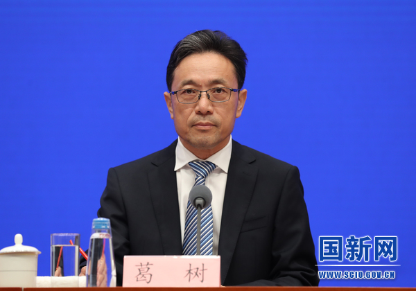 小米14在设计上如何彰显品牌特色？_小米品牌形象塑造_小米品牌造型设计